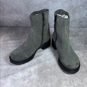 NWOT La Canadienne Gavan US 6 1/2 Gray Suede Waterproof Ankle Boot